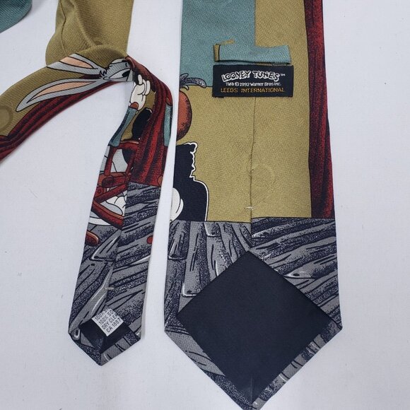 Bugs Bunny Looney Tunes 100% Silk Tie Vintage 1992 Bugs in Directors Chair - Picture 4 of 9
